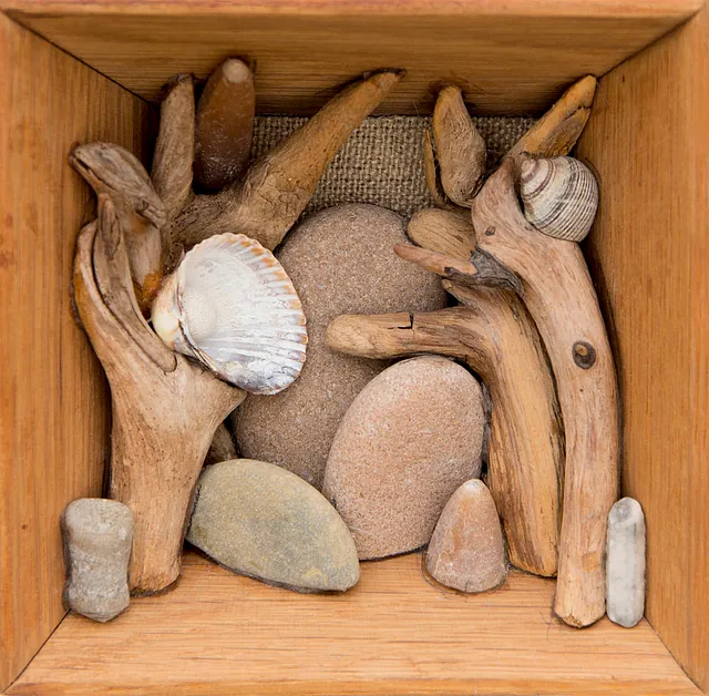 Rügener Strandlandschaft mit Bäumen, Materialcollage, um 1980, Maße9x9 cm