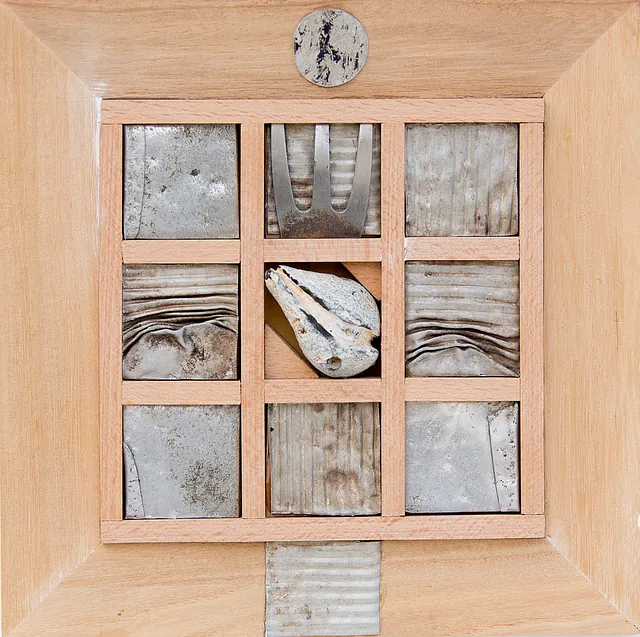 Komposition mit Feuerstein, Materialcollage, um 2000, Maße23x23 cm
