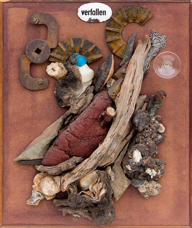 verfallen, Materialcollage, um 1980, Maße47x38,5 cm