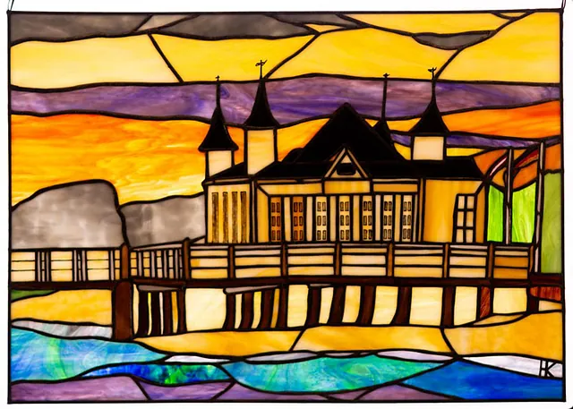 Heidrun Kropka „Die alte Dame von Ahlbeck“, Glasbild, 60x42 cm
