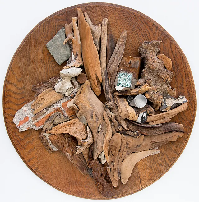 Materialisiertes Gereistsein, Materialcollage, 1979, Durchmesser 68 cm