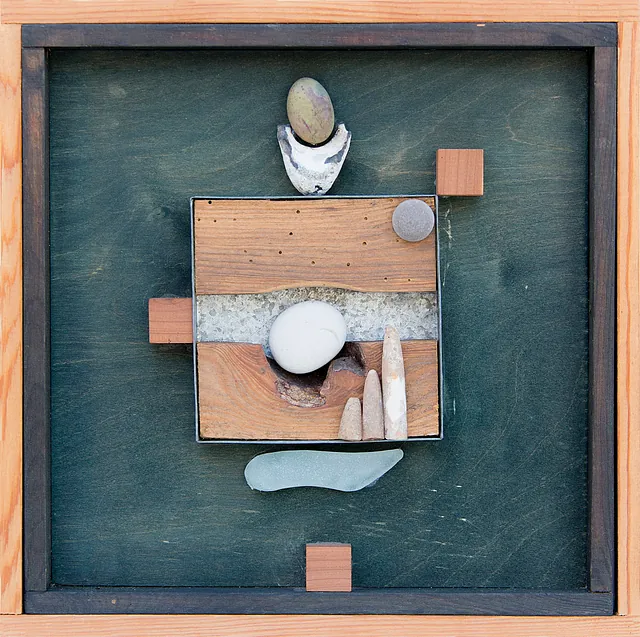 Magie der Würfel II, Materialcollage, um 2000, Maße22,4x22,4 cm