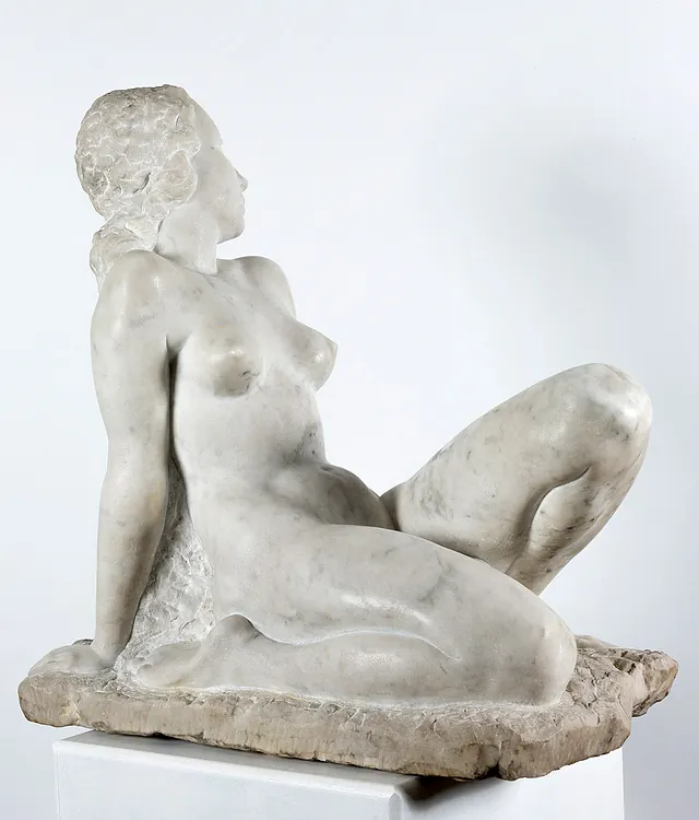 Türke, Georg Sitzende, Marmor, um 1926, Maße 47x27x47 cm 
